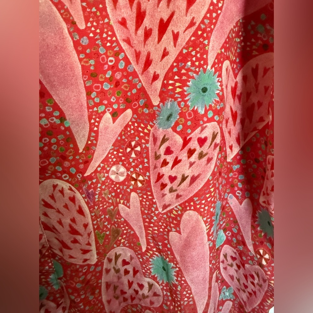Beautiful Heart Print 100% silk button down shirt - Picture 5 of 8